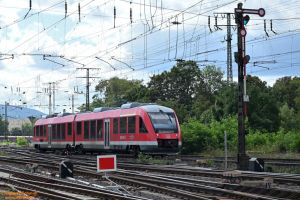D112594 648 702