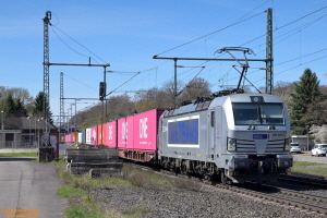 D114071 383 403