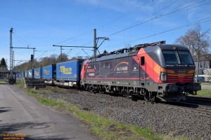 D114087 383 221